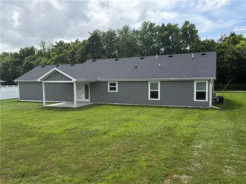 Exterior - 203 Valley St, Lathrop, MO 64465 photo 4 of 5