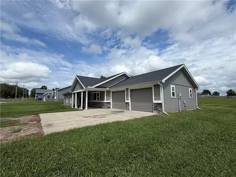 Exterior - 203 Valley St, Lathrop, MO 64465 photo 2 of 5