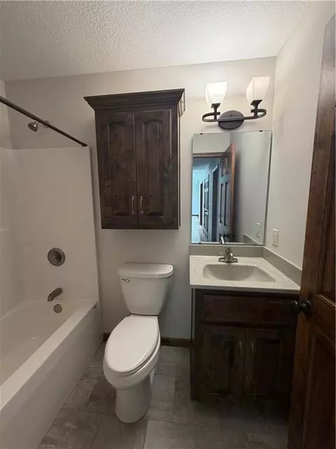 Bath - 203 Valley St, Lathrop, MO 64465 photo 4 of 5