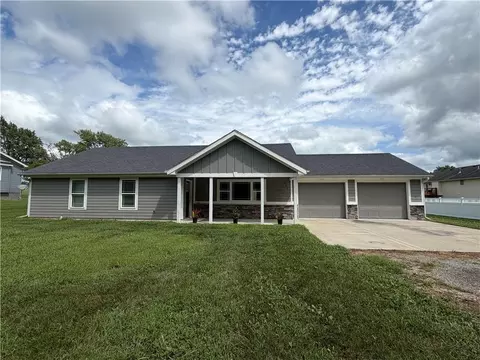 Exterior - 203 Valley St, Lathrop, MO 64465 photo 1 of 5