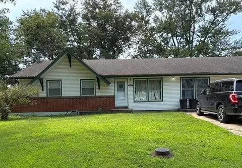 304 Morningside Dr, Richmond, MO 64085
