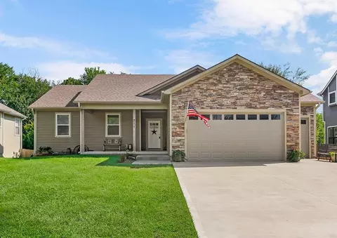 211 Hillside Dr, Baldwin City, KS 66006