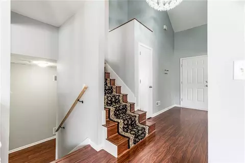 Entry Way - 944 N Pine St, Olathe, KS 66061 photo 2 of 2