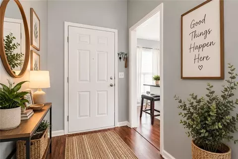 Entry Way - 944 N Pine St, Olathe, KS 66061 photo 1 of 2