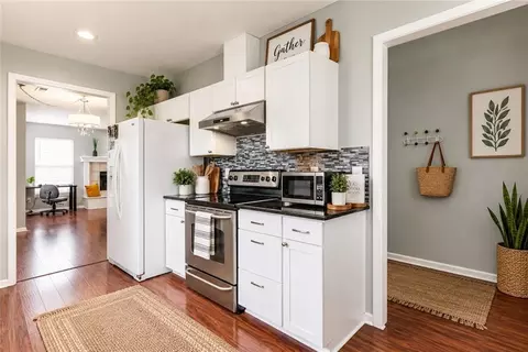 Kitchen - 944 N Pine St, Olathe, KS 66061 photo 3 of 3