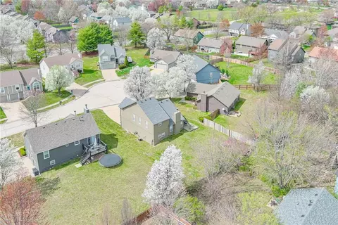 View/Area - 944 N Pine St, Olathe, KS 66061 photo 3 of 4