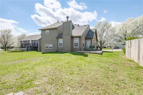 Exterior - 944 N Pine St, Olathe, KS 66061 photo 3 of 3