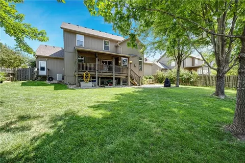 Exterior - 826 Trailway Dr, Raymore, MO 64083 photo 3 of 6