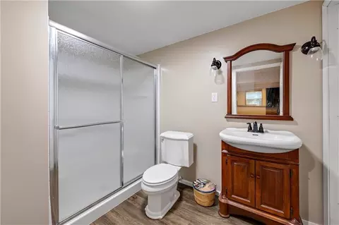 Bath - 826 Trailway Dr, Raymore, MO 64083 photo 4 of 4