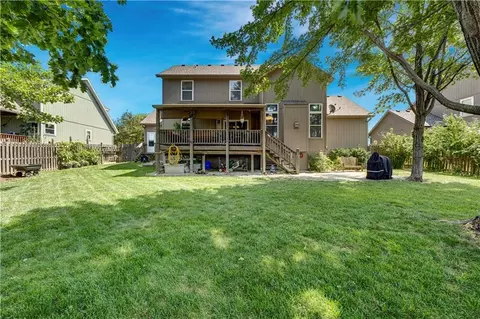 Exterior - 826 Trailway Dr, Raymore, MO 64083 photo 6 of 6