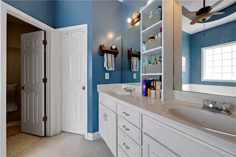 Bath - 826 Trailway Dr, Raymore, MO 64083 photo 2 of 4