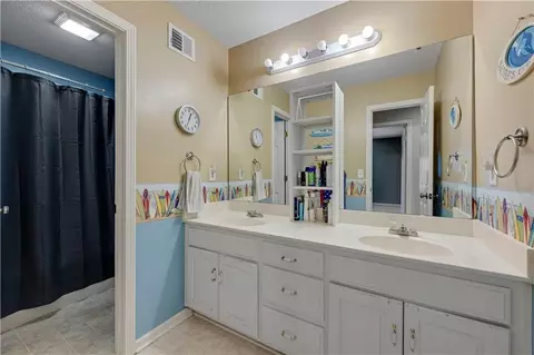 Bath - 826 Trailway Dr, Raymore, MO 64083 photo 3 of 4
