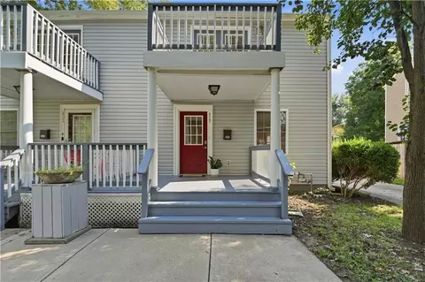 429 E 63rd Ter, Kansas City, MO 64110