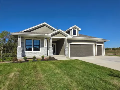 2240 W Wabash St, Olathe, KS 66061