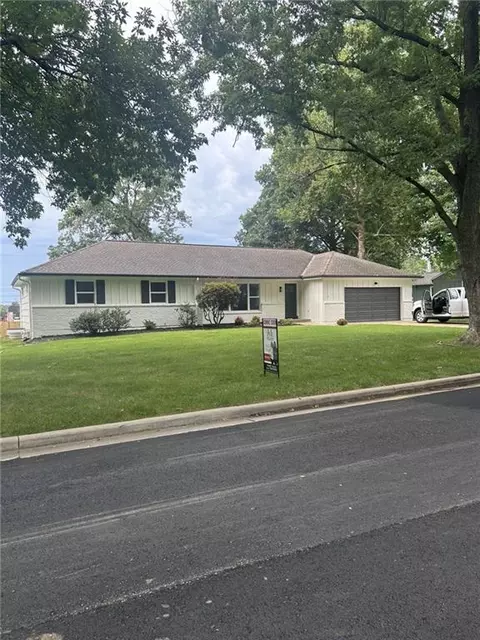 3515 W 93rd St, Leawood, KS 66206