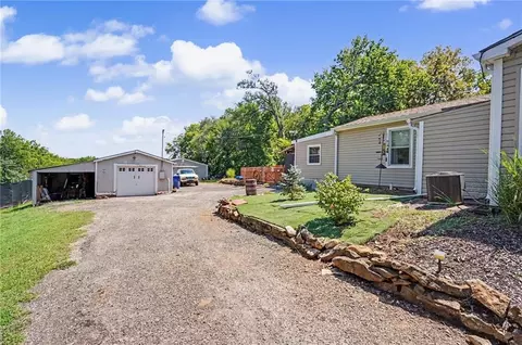 Exterior - 528 Whitfield St, Lecompton, KS 66050 photo 6 of 10