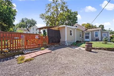 Exterior - 528 Whitfield St, Lecompton, KS 66050 photo 7 of 10