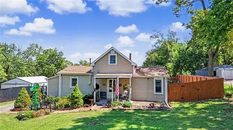 Exterior - 528 Whitfield St, Lecompton, KS 66050 photo 4 of 10
