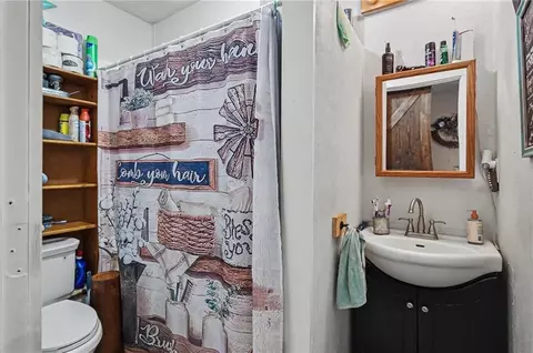 Bath - 528 Whitfield St, Lecompton, KS 66050 photo 2 of 2