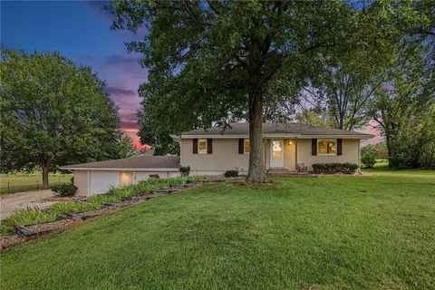 13744 Archer Rd, Bonner Springs, KS 66012