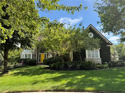 2645 W 139th Ter, Leawood, KS 66224