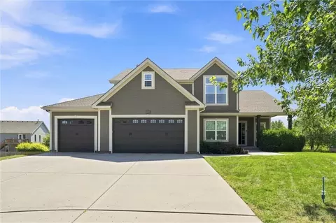 11211 N Richmond Ct, Kansas City, MO 64157