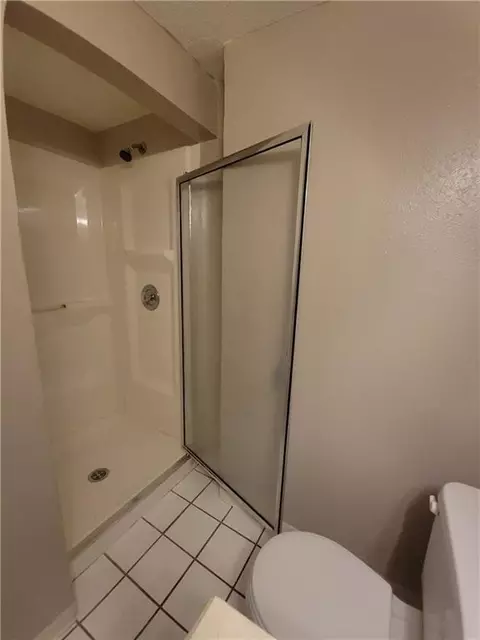 Bath - 205 NE Westwind Dr, Lees Summit, MO 64086 photo 5 of 5