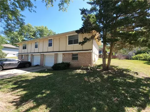 Exterior - 205 NE Westwind Dr, Lees Summit, MO 64086 photo 2 of 4