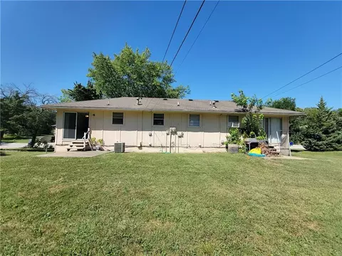 Exterior - 205 NE Westwind Dr, Lees Summit, MO 64086 photo 3 of 4