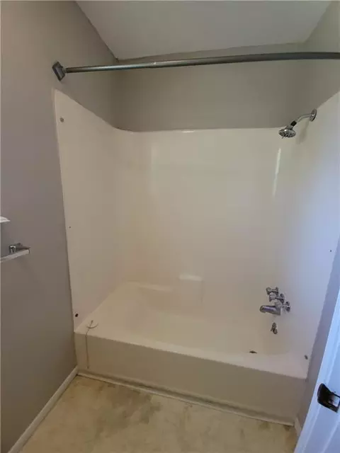Bath - 205 NE Westwind Dr, Lees Summit, MO 64086 photo 2 of 5