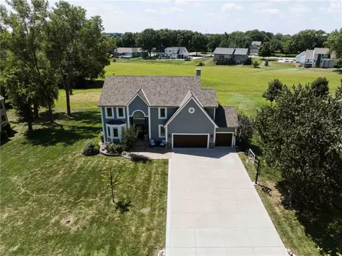 18814 S Greenway St, Olathe, KS 66062
