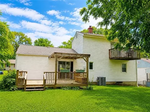 Exterior - 4008 S Pleasant St, Independence, MO 64055 photo 3 of 8