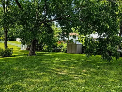 Exterior - 4008 S Pleasant St, Independence, MO 64055 photo 4 of 8