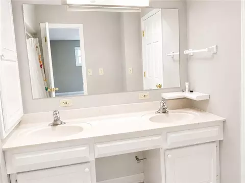 Bath - 4008 S Pleasant St, Independence, MO 64055 photo 1 of 1