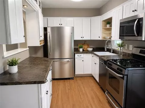 Kitchen - 4008 S Pleasant St, Independence, MO 64055 photo 2 of 3