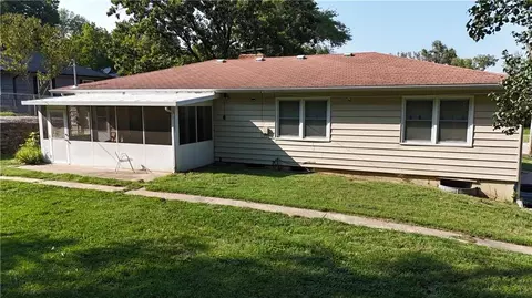 Exterior - 9723 E 13th St, Independence, MO 64052 photo 2 of 3