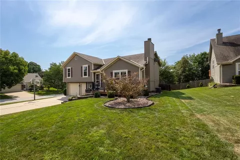 Exterior - 128 SW Tess Ct, Lees Summit, MO 64081 photo 3 of 6