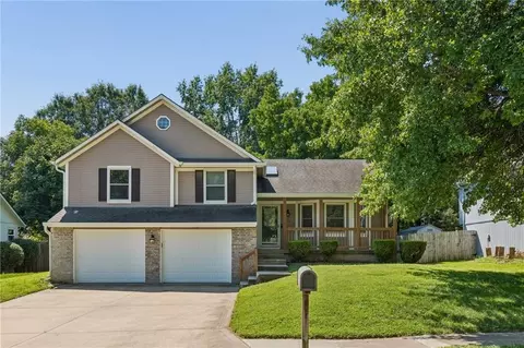 412 SE Hamilton Ct, Blue Springs, MO 64014