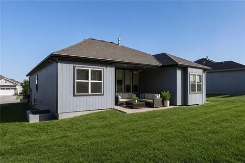 Exterior - 2003 Creek View Ln, Raymore, MO 64083 photo 3 of 4