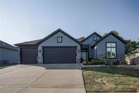Exterior - 2003 Creek View Ln, Raymore, MO 64083 photo 2 of 4