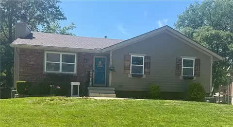 2901 SE 3rd St, Blue Springs, MO 64014