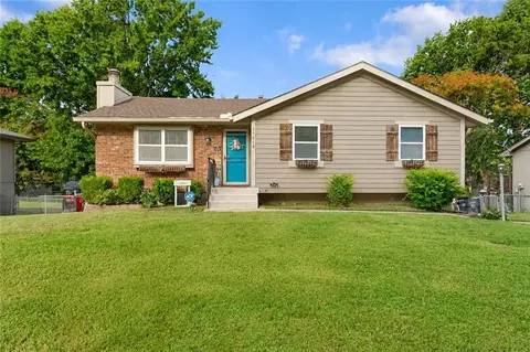 2901 SE 3rd St, Blue Springs, MO 64014