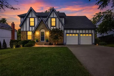 6832 Alden St, Shawnee, KS 66216
