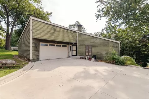 Exterior - 1406 N St, Atchison, KS 66002 photo 9 of 25