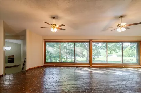 Living - 1406 N St, Atchison, KS 66002 photo 1 of 9