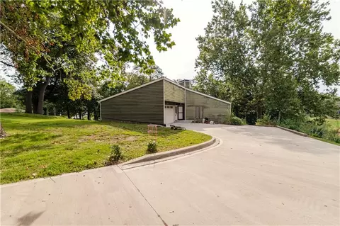 Exterior - 1406 N St, Atchison, KS 66002 photo 7 of 25
