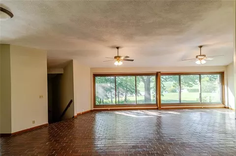 Living - 1406 N St, Atchison, KS 66002 photo 8 of 9