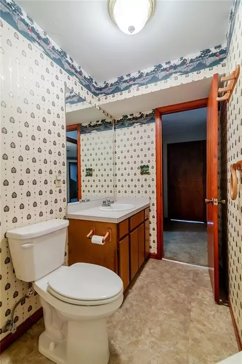 Bath - 1406 N St, Atchison, KS 66002 photo 13 of 15