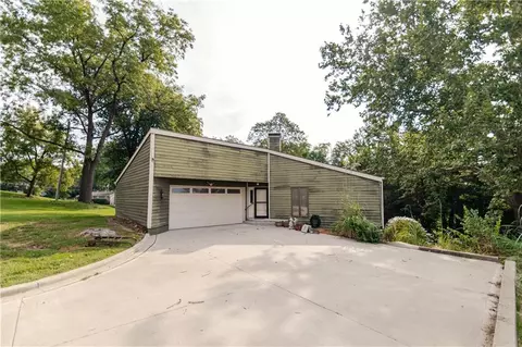 Exterior - 1406 N St, Atchison, KS 66002 photo 8 of 25