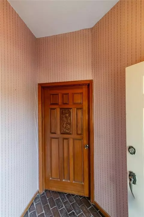 Entry Way - 1406 N St, Atchison, KS 66002 photo 1 of 6
